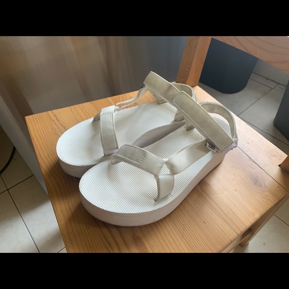 Teva Flatform Sandals♥️